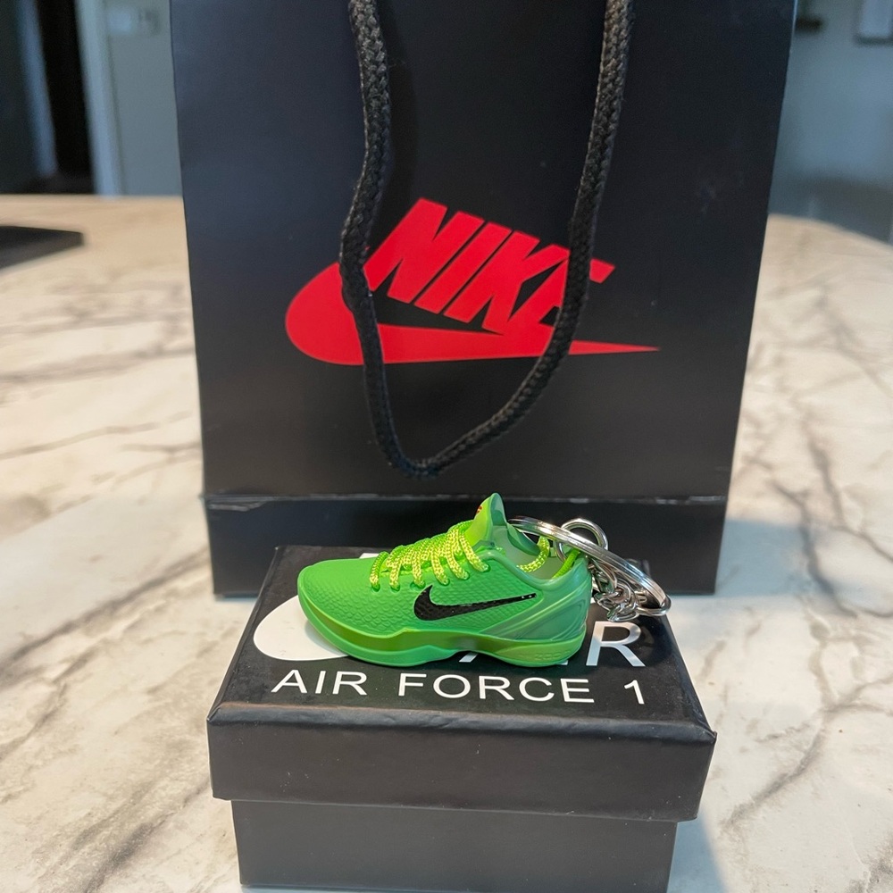 Shoe keychains - Picture 2 of 9